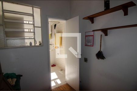 Apartamento à venda com 250m², 3 quartos e 2 vagas Apartamento à venda com 250m², 3 quartos e 2 vagasQuarto de Serviço