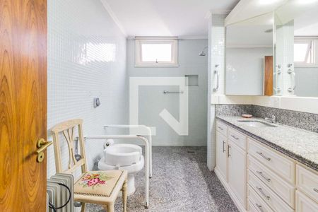 Apartamento à venda com 227m², 3 quartos e 2 vagasBanheiro da Suite