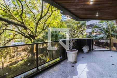 Apartamento à venda com 227m², 3 quartos e 2 vagasSacada