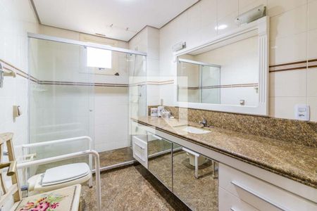 Apartamento à venda com 227m², 3 quartos e 2 vagasBanheiro Social