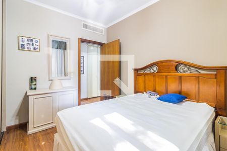 Apartamento à venda com 227m², 3 quartos e 2 vagasDormitório2