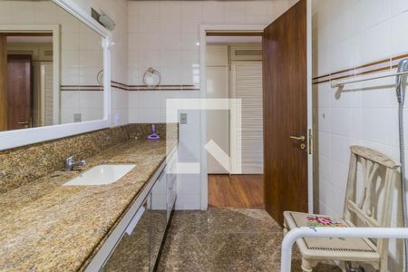 Apartamento à venda com 227m², 3 quartos e 2 vagasBanheiro Social