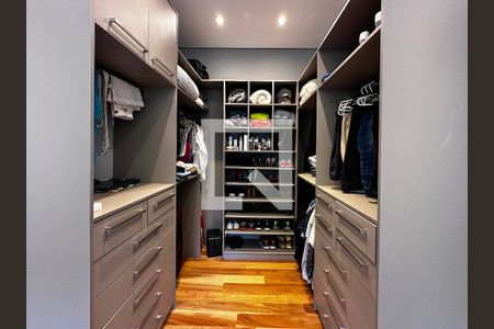 Apartamento à venda com 157m², 3 quartos e 2 vagasCloset Suíte 2