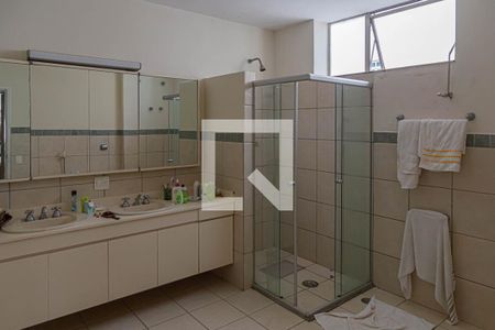 Apartamento à venda com 275m², 3 quartos e 2 vagas Apartamento à venda com 275m², 3 quartos e 2 vagasBanheiro da Suíte 2