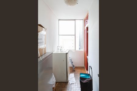 Apartamento à venda com 275m², 3 quartos e 2 vagas Apartamento à venda com 275m², 3 quartos e 2 vagasQuarto de Serviço