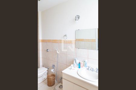 Apartamento à venda com 275m², 3 quartos e 2 vagas Apartamento à venda com 275m², 3 quartos e 2 vagasBanheiro da Suíte 1