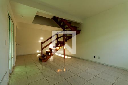 Sala de casa de condomínio para alugar com 3 quartos, 101m² em Campo Novo, Porto Alegre