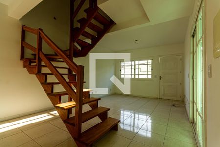 Sala de casa de condomínio para alugar com 3 quartos, 101m² em Campo Novo, Porto Alegre