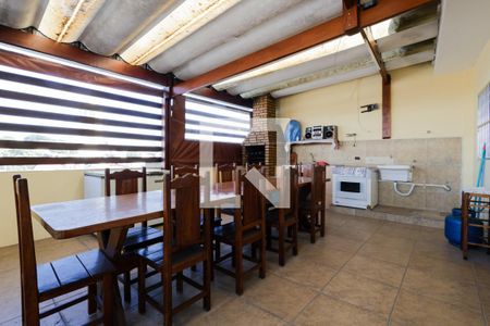 Casa à venda com 192m², 2 quartos e 3 vagas Casa à venda com 192m², 2 quartos e 3 vagasTerraço e churrasqueira