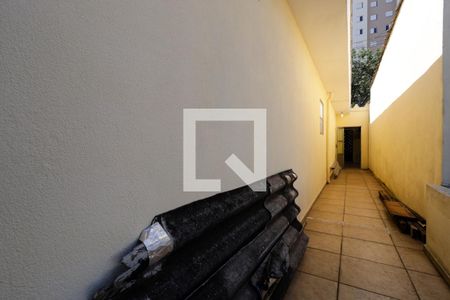 Casa à venda com 192m², 2 quartos e 3 vagas Casa à venda com 192m², 2 quartos e 3 vagasCorredor externo