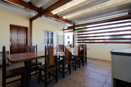 Casa à venda com 192m², 2 quartos e 3 vagas Casa à venda com 192m², 2 quartos e 3 vagasTerraço e churrasqueira