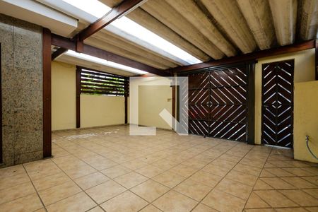 Casa à venda com 192m², 2 quartos e 3 vagas Casa à venda com 192m², 2 quartos e 3 vagasGaragem