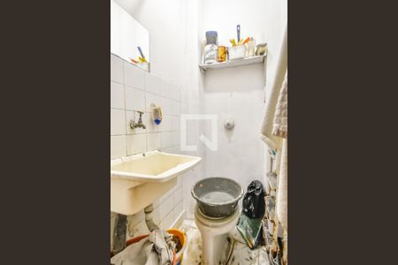 Apartamento à venda com 117m², 2 quartos e sem vaga Apartamento à venda com 117m², 2 quartos e sem vagaBanheiro de serviço