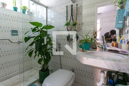 Apartamento à venda com 120m², 3 quartos e 1 vaga Apartamento à venda com 120m², 3 quartos e 1 vagaBanheiro da Suíte