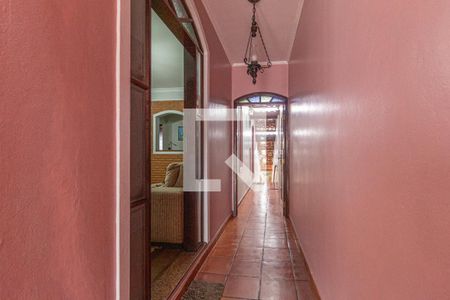 Casa à venda com 208m², 4 quartos e 2 vagasCorredor
