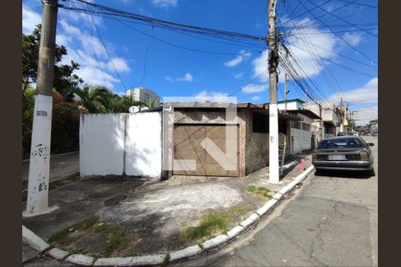 Casa à venda com 150m², 4 quartos e 2 vagas Casa à venda com 150m², 4 quartos e 2 vagasFachada
