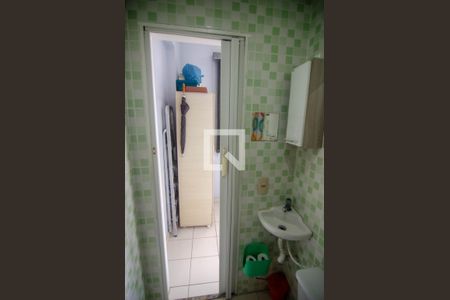 Apartamento à venda com 250m², 4 quartos e 2 vagas Apartamento à venda com 250m², 4 quartos e 2 vagasBanheiro de Serviço