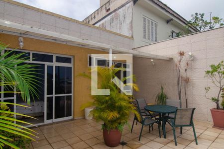 Apartamento à venda com 250m², 4 quartos e 2 vagas Apartamento à venda com 250m², 4 quartos e 2 vagasVaranda