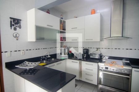 Apartamento à venda com 250m², 4 quartos e 2 vagas Apartamento à venda com 250m², 4 quartos e 2 vagasCozinha