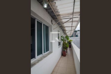 Apartamento à venda com 250m², 4 quartos e 2 vagas Apartamento à venda com 250m², 4 quartos e 2 vagasVaranda