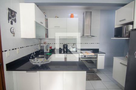 Apartamento à venda com 250m², 4 quartos e 2 vagas Apartamento à venda com 250m², 4 quartos e 2 vagasCozinha