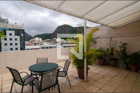 Apartamento à venda com 250m², 4 quartos e 2 vagas Apartamento à venda com 250m², 4 quartos e 2 vagasVaranda