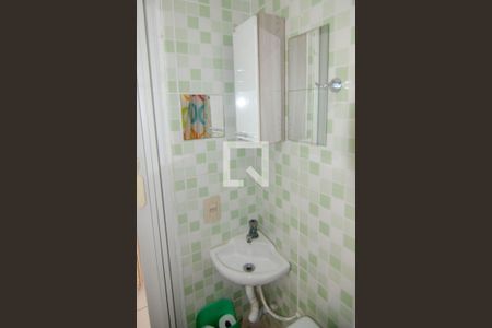 Apartamento à venda com 250m², 4 quartos e 2 vagas Apartamento à venda com 250m², 4 quartos e 2 vagasBanheiro de Serviço