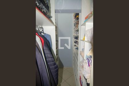 Apartamento à venda com 250m², 4 quartos e 2 vagas Apartamento à venda com 250m², 4 quartos e 2 vagasCloset do Quarto 1