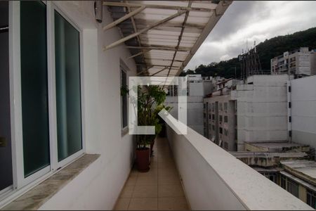 Apartamento à venda com 250m², 4 quartos e 2 vagas Apartamento à venda com 250m², 4 quartos e 2 vagasVaranda