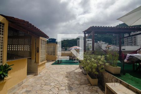 Apartamento à venda com 250m², 4 quartos e 2 vagas Apartamento à venda com 250m², 4 quartos e 2 vagasTerraço