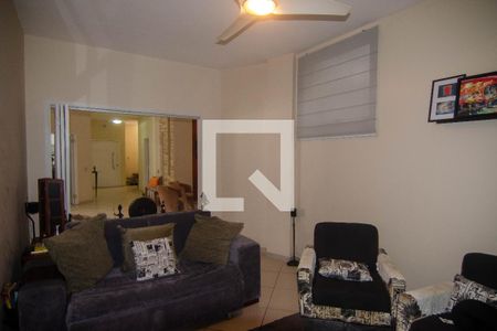 Apartamento à venda com 250m², 4 quartos e 2 vagas Apartamento à venda com 250m², 4 quartos e 2 vagasSala de Televisão