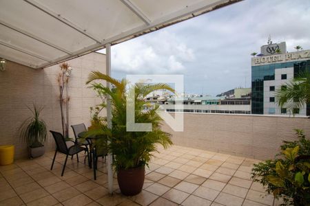 Apartamento à venda com 250m², 4 quartos e 2 vagas Apartamento à venda com 250m², 4 quartos e 2 vagasVaranda