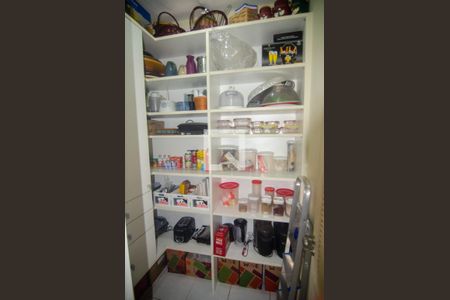 Apartamento à venda com 250m², 4 quartos e 2 vagas Apartamento à venda com 250m², 4 quartos e 2 vagasDispensa