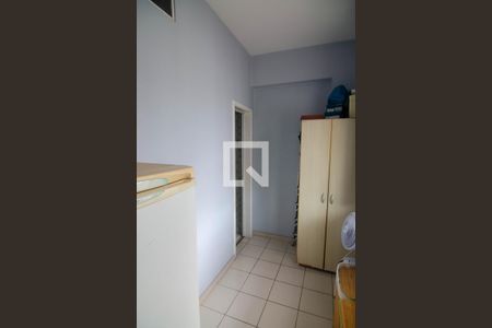 Apartamento à venda com 250m², 4 quartos e 2 vagas Apartamento à venda com 250m², 4 quartos e 2 vagasQuarto de Serviço
