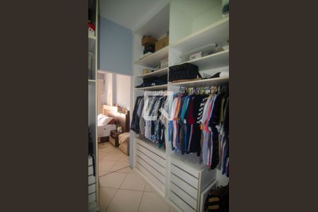 Apartamento à venda com 250m², 4 quartos e 2 vagas Apartamento à venda com 250m², 4 quartos e 2 vagasCloset do Quarto 1