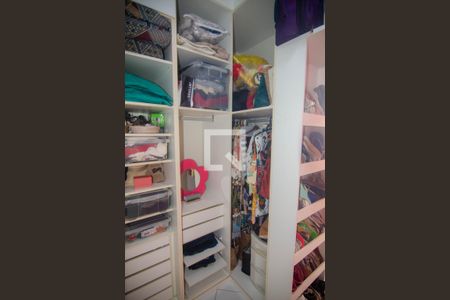 Apartamento à venda com 250m², 4 quartos e 2 vagas Apartamento à venda com 250m², 4 quartos e 2 vagasCloset do Quarto 2