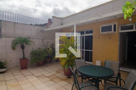 Apartamento à venda com 250m², 4 quartos e 2 vagas Apartamento à venda com 250m², 4 quartos e 2 vagasVaranda