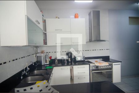 Apartamento à venda com 250m², 4 quartos e 2 vagas Apartamento à venda com 250m², 4 quartos e 2 vagasCozinha