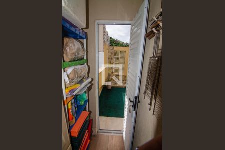 Apartamento à venda com 250m², 4 quartos e 2 vagas Apartamento à venda com 250m², 4 quartos e 2 vagasTerraço