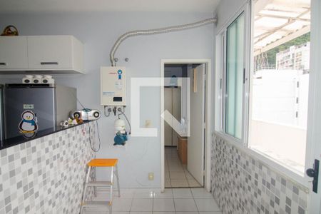 Apartamento à venda com 250m², 4 quartos e 2 vagas Apartamento à venda com 250m², 4 quartos e 2 vagasÁrea de Serviço