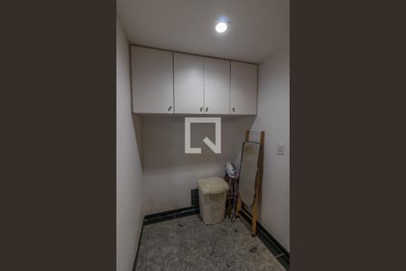 Apartamento para alugar com 183m², 3 quartos e 4 vagasÁrea de Serviço - Quarto