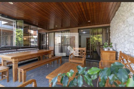 Apartamento para alugar com 183m², 3 quartos e 4 vagasVaranda