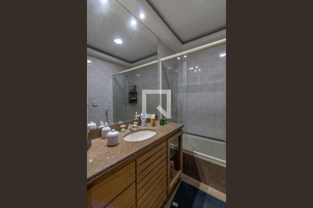 Apartamento para alugar com 183m², 3 quartos e 4 vagasSuíte - banheiro