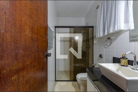 Casa à venda com 220m², 3 quartos e 2 vagasBanheiro social 2