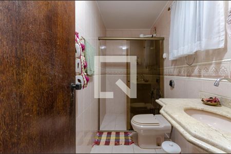 Casa à venda com 220m², 3 quartos e 2 vagasBanheiro social 1