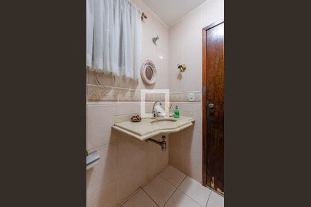 Casa à venda com 220m², 3 quartos e 2 vagasBanheiro social 1