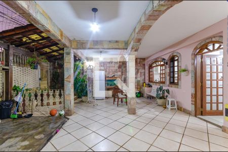 Casa à venda com 220m², 3 quartos e 2 vagasVaranda