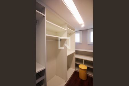 Apartamento à venda com 508m², 5 quartos e 4 vagasPiso 2: Suíte 4 - Closet 2