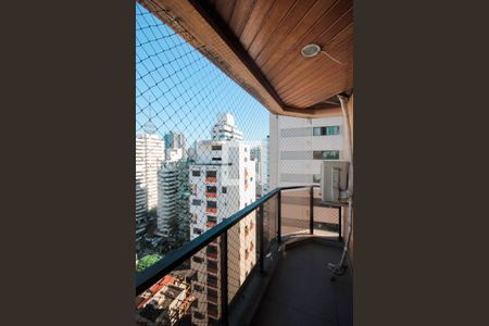 Apartamento à venda com 508m², 5 quartos e 4 vagasPiso 1:  Suíte 3 - Varanda