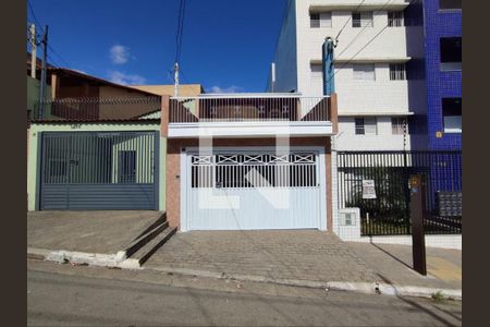 Casa à venda com 150m², 3 quartos e 2 vagas Casa à venda com 150m², 3 quartos e 2 vagasFachada